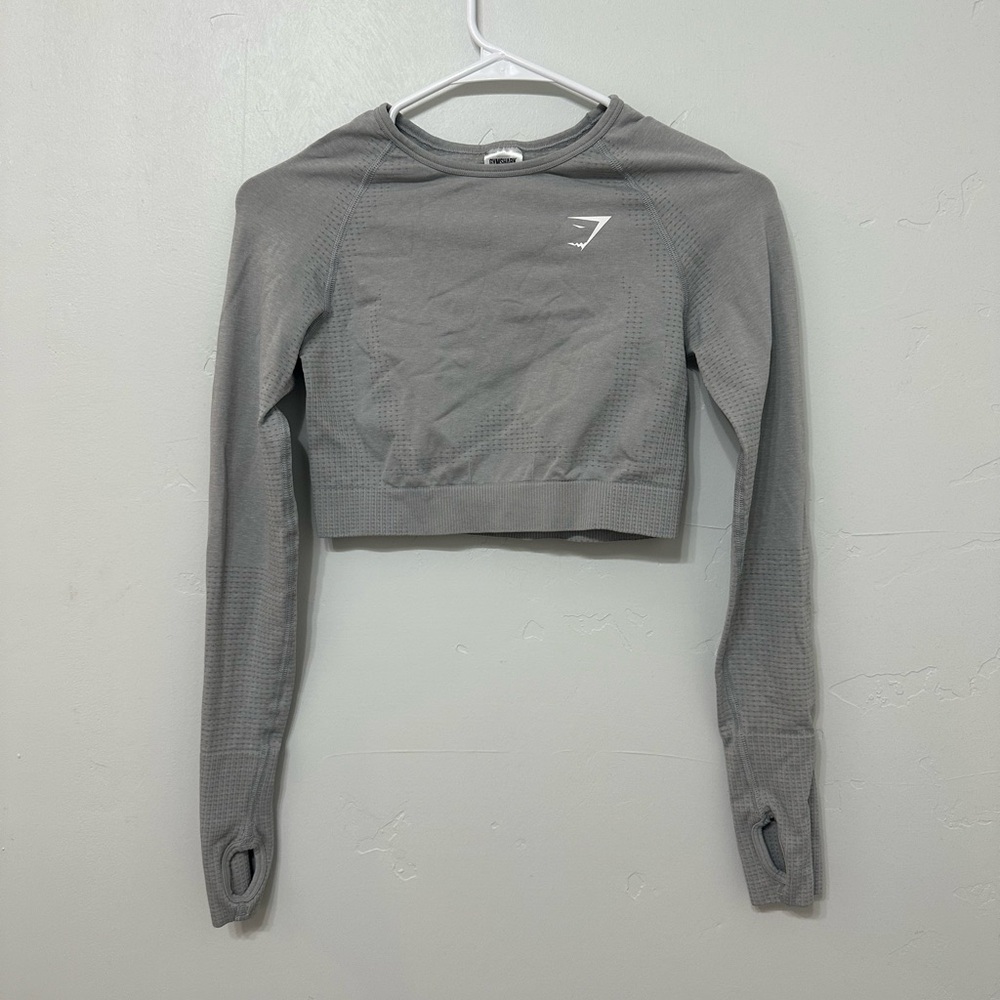 Gym Shark Size Small Gray Long Sleeve Cropped Shirt